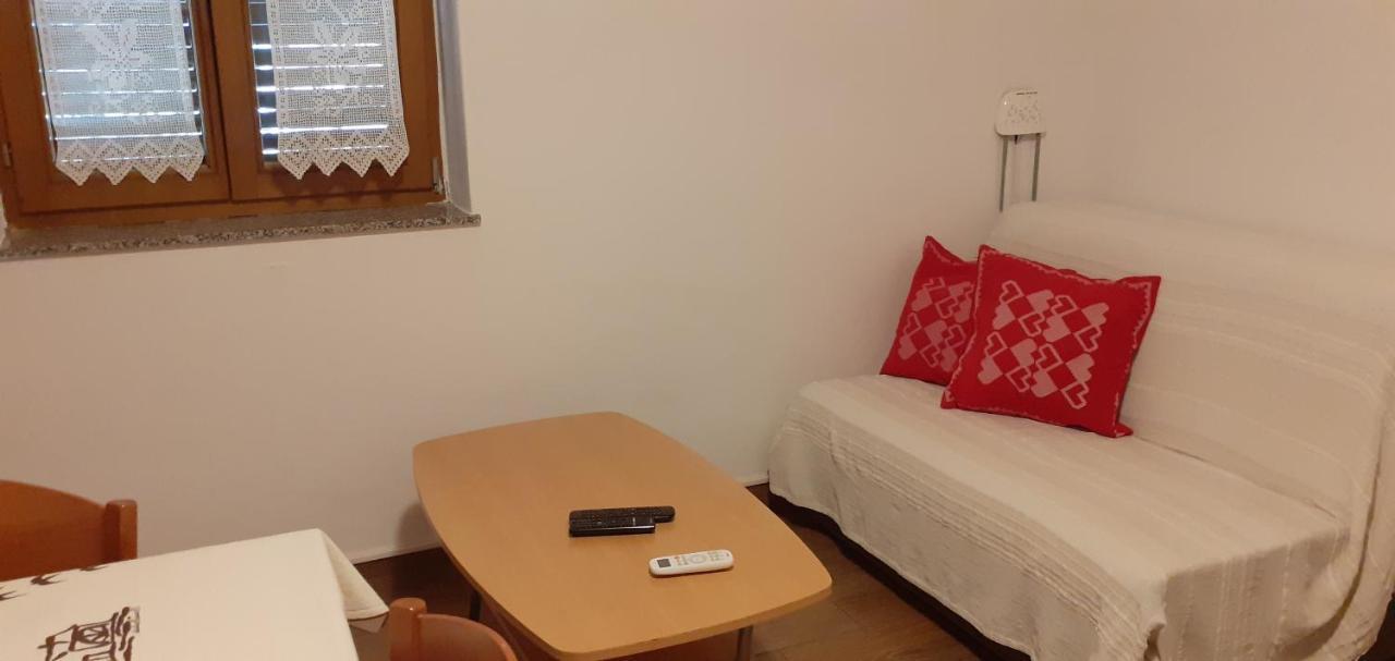 Kelk Loznati Apartment Bagian luar foto